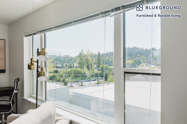 Photo - 4609 Union Bay Pl NE Unit FL5-ID768