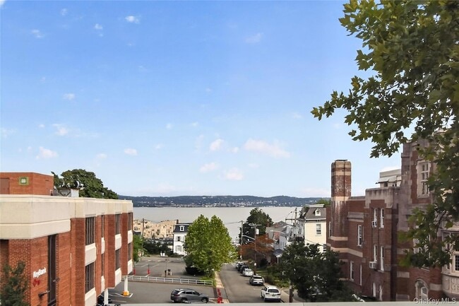 Building Photo - 20 S Broadway Unit 305