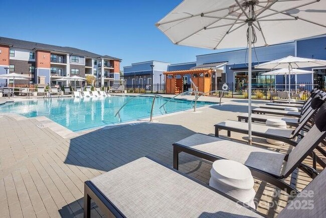 Building Photo - 1035 Strensall Ln Unit A1