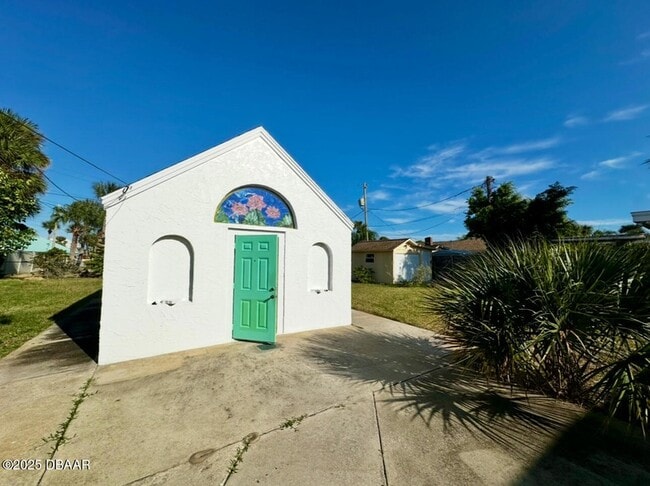 Building Photo - 1104 Jacaranda Ave