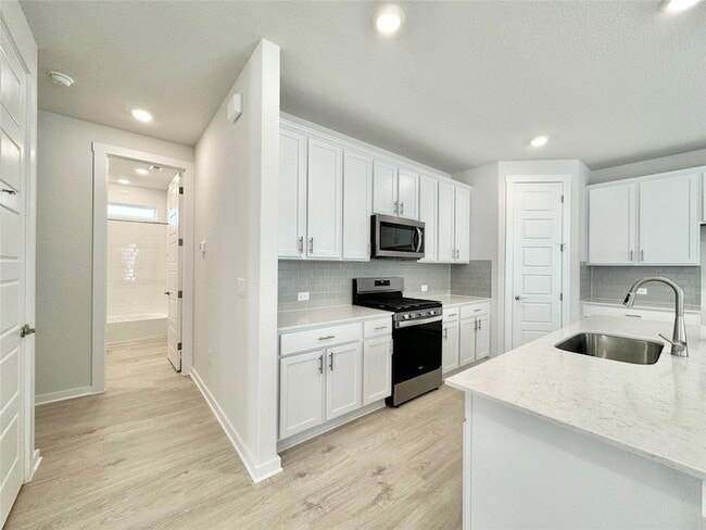 Photo - 404 Tinto St