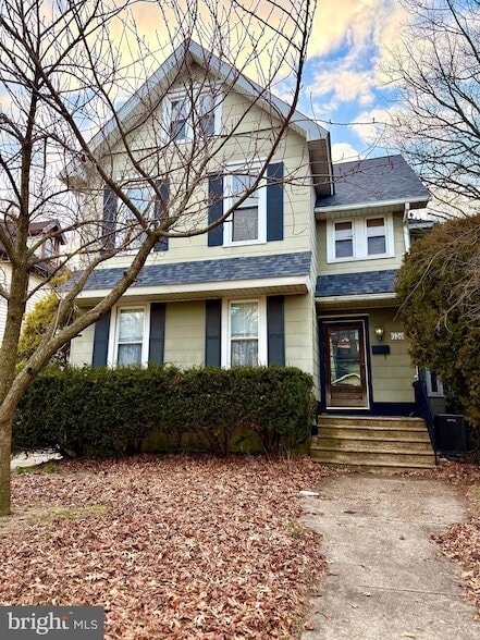 Building Photo - 136 Maple Terrace