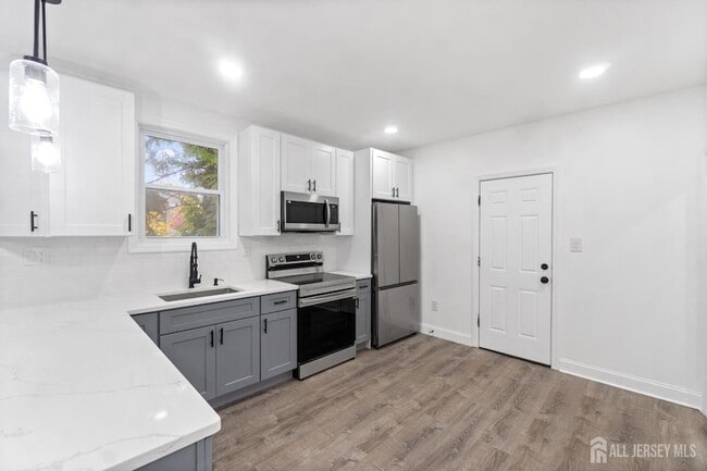 Photo - 427 Benner St Unit 2