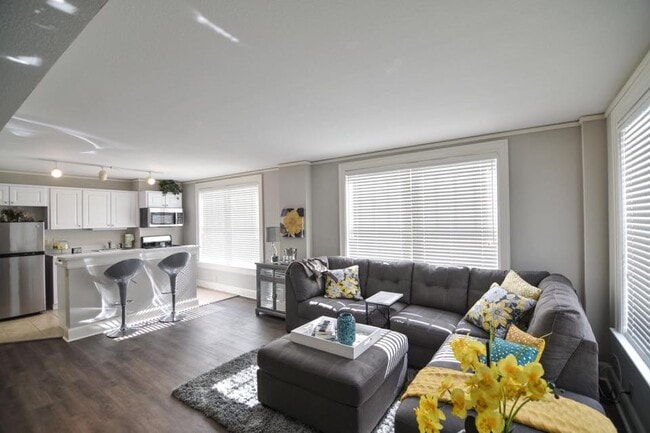 Photo - Lake Mirror Tower Apartments