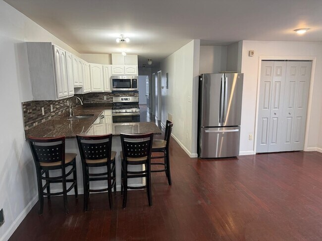 Photo - 183 Hutton St