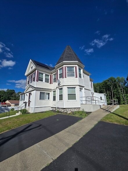 Building Photo - 239 Pleasant St Unit 1