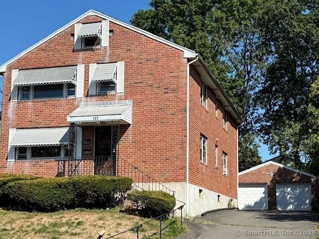 Building Photo - 121 Pinehurst Ave