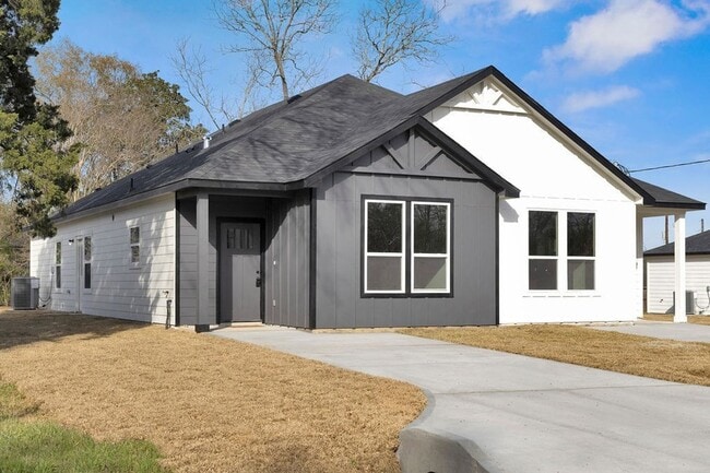 Building Photo - 106 Runnels St