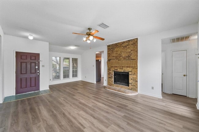 Photo - 2600 Waterloo Ln