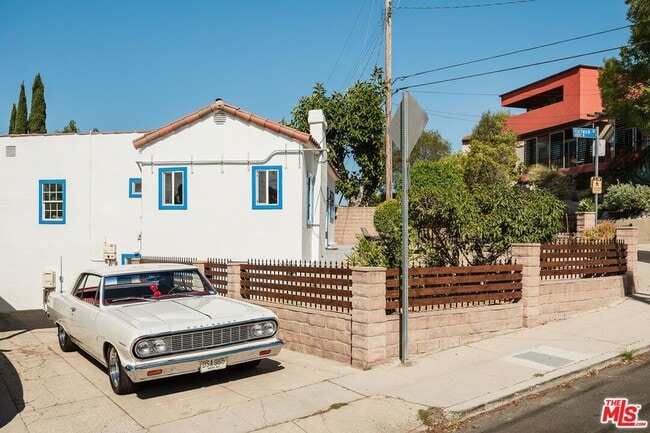 Photo - 4879 Hartwick St