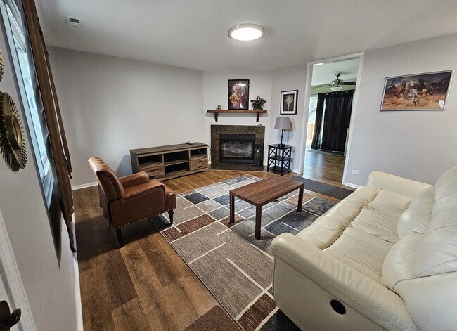 Living - 30W637 Whispering Winds Dr