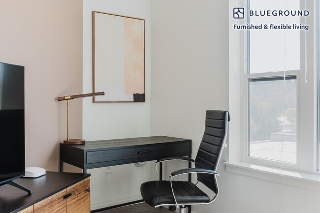 Photo - 4609 Union Bay Pl NE Unit FL5-ID768