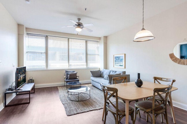 Building Photo - 925 Common St Unit ID1266929P