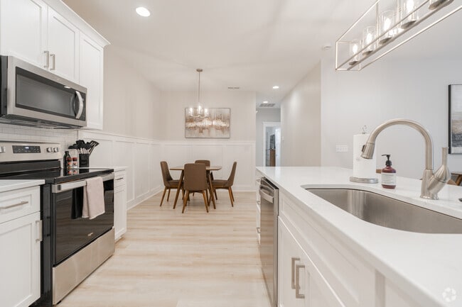 2BR, 2BA - 1320SF - Kitchen - The Flats at Keystone