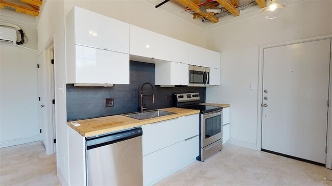 Photo - 305 W 27th St Unit 224