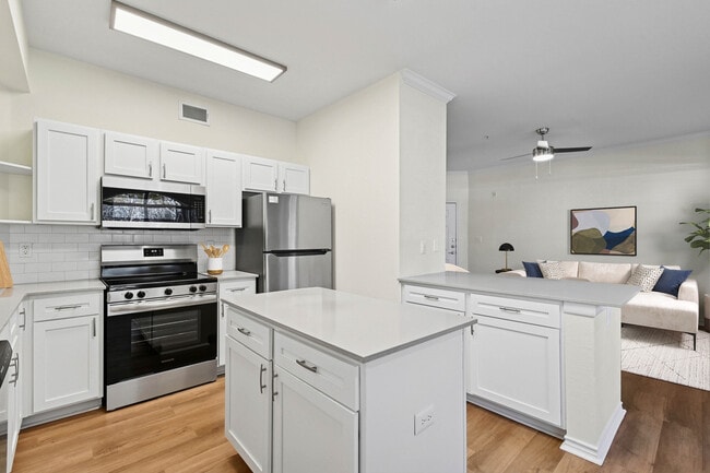 eaves North Dallas - Dallas, TX 22 units available | CorporateHousing