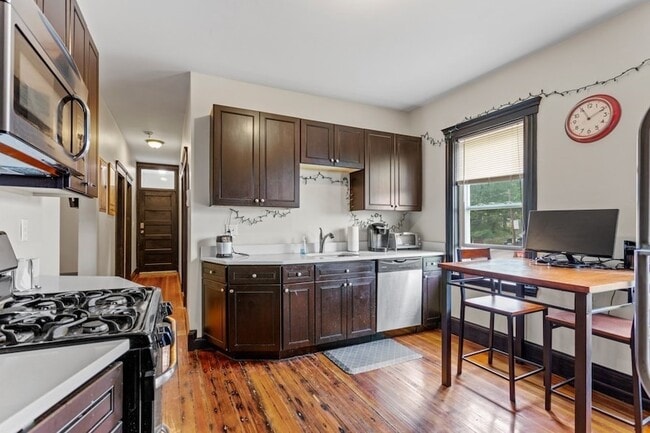 Building Photo - 18 Peverell St Unit 3