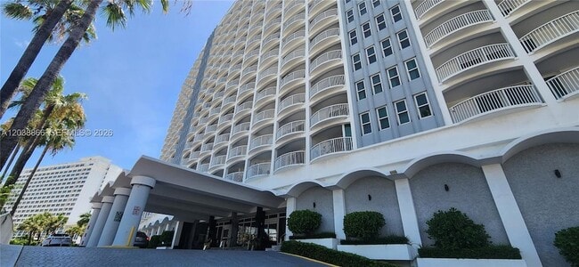 Photo - 5401 Collins Ave Unit 1513