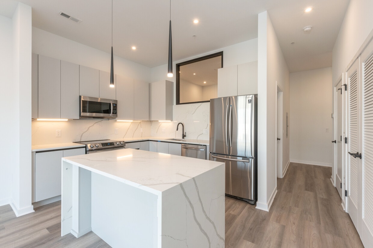 Floor Plan - 06 - Standard with Bay