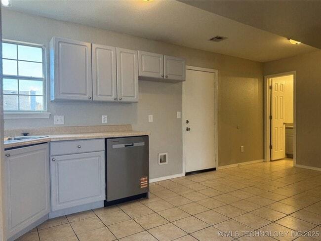 Photo - 14246 S Hickory St