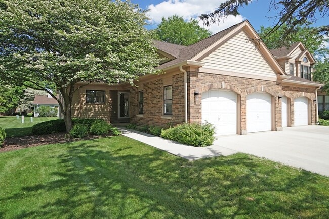 Building Photo - 229 Willow Pkwy