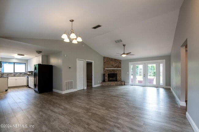 Photo - 11448 Sugar Maple Pl S