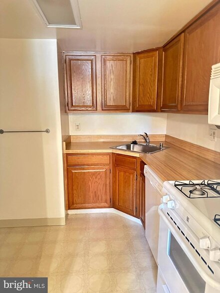 Photo - 1441 Northgate Square Unit 12B