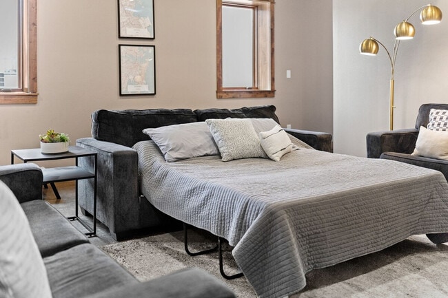 Photo - 301 E Walnut St Unit ID1285758P