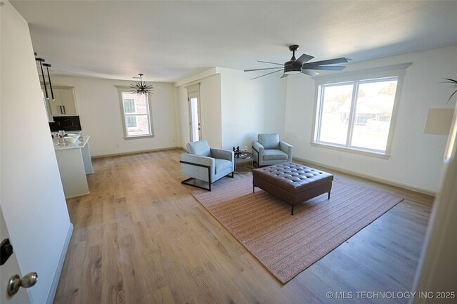 Photo - 112 W 2nd St Unit F