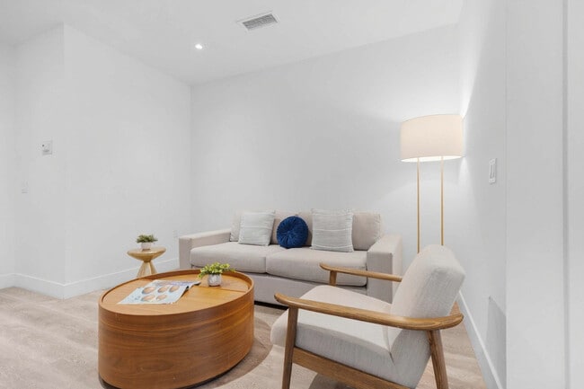 Photo - 229 SW 9th St Unit SI ID1533531P