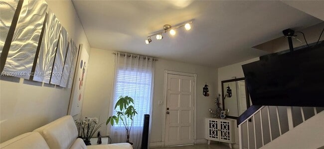 Photo - 1345 W 41st St Unit 6