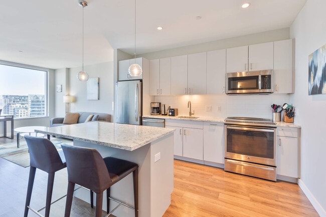 Photo - 5 Fan Pier Boulevard Unit GO FL18-ID1224145P