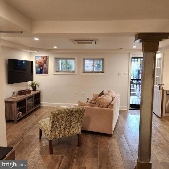 Building Photo - 4303 13th Pl NE