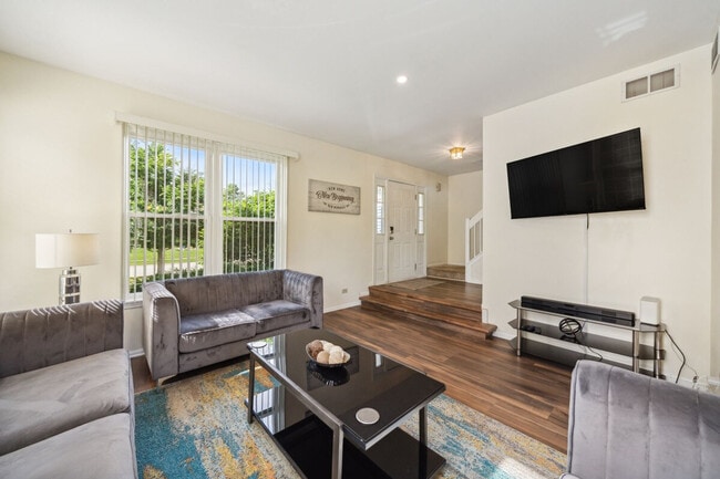 Photo - 1915 Carrier Cir Unit ID1285038P