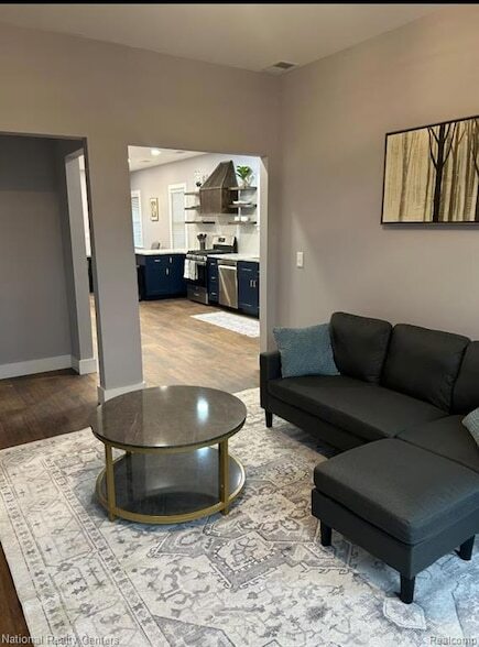 Photo - 2710 Wreford St