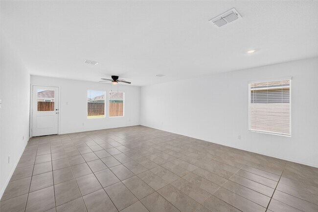 Photo - 320 Dewberry St