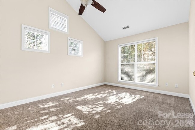 Photo - 958 W 1st St