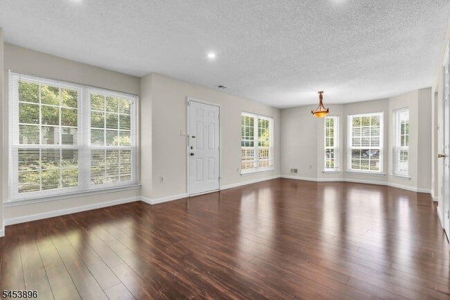 Photo - 10 Brighton Way