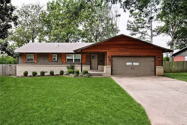 Photo - 305 NW H St Unit ID1241296P