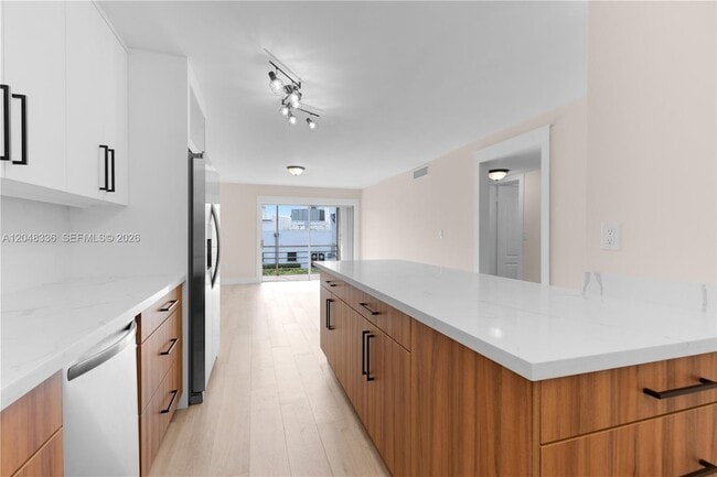Building Photo - 8752 SW 12th St Unit 201