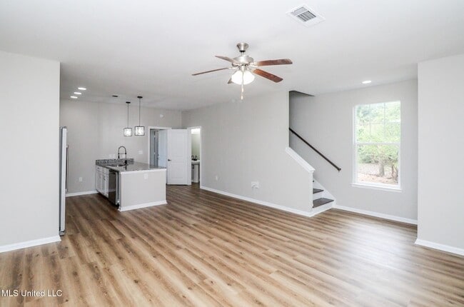 Photo - 511 Olive Branch Way