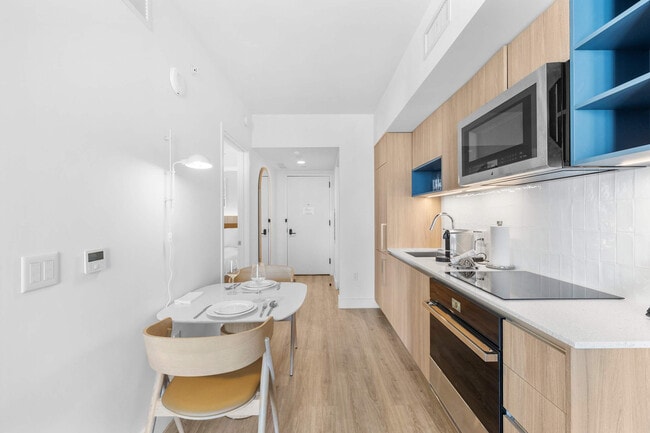 Building Photo - 159 NE 6th St Unit FL17-ID1032214P