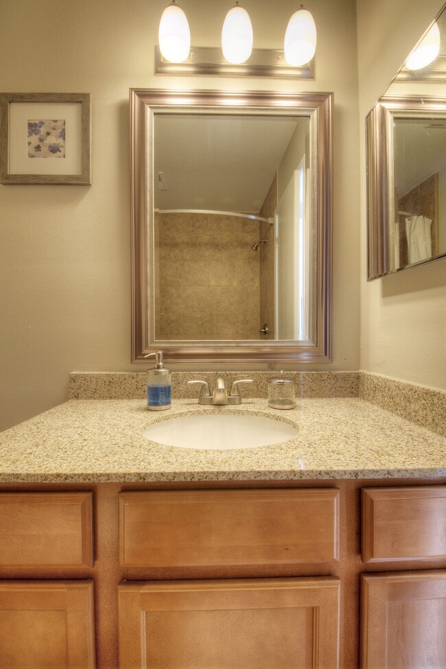 Photo - Woodridge Apartments