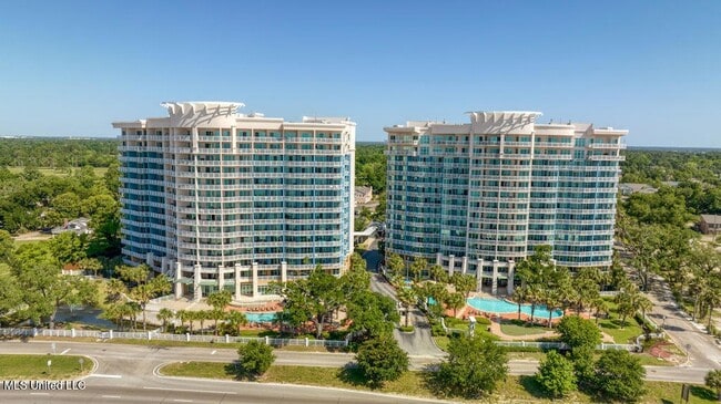 Building Photo - 2228 Beach Dr Unit 408