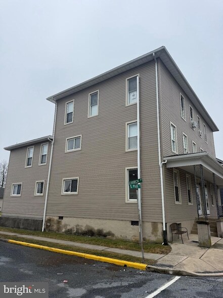 Photo - 100 S Park St