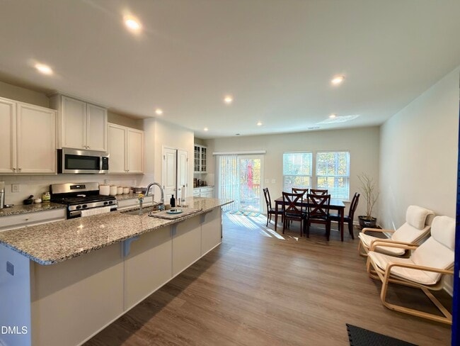 Photo - 1110 Romeria Dr