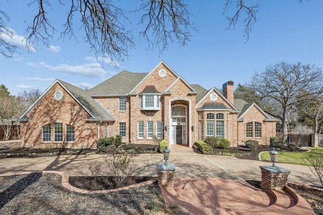 Photo - 2900 Creekview Dr