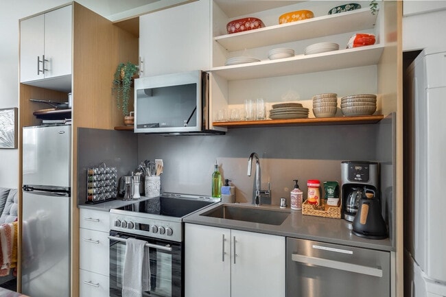 Photo - 3843 21st Ave SW Unit SI ID1035939P