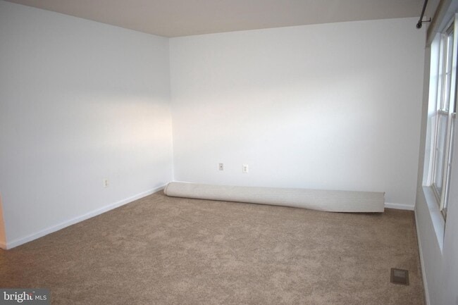 Photo - 203 Kadies Ln