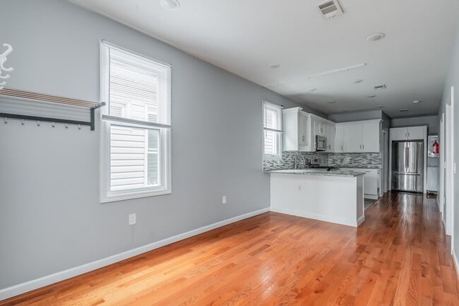 Photo - 164 Avenue B